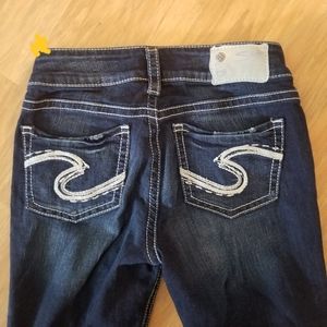 SILVER Jean's SUKI MID CAPRI JEANS!